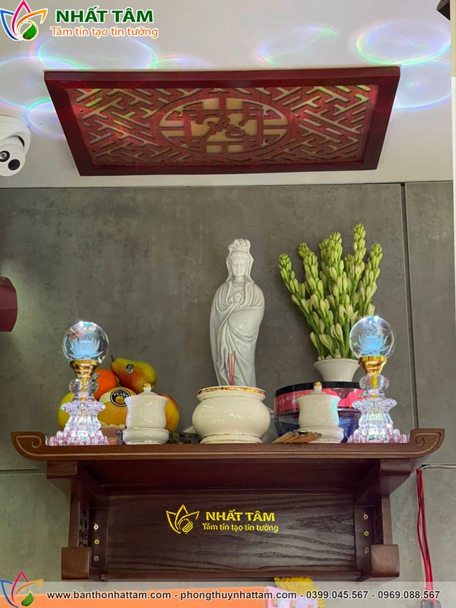 Bàn thờ treo tường - chế tác không gian thờ mới
