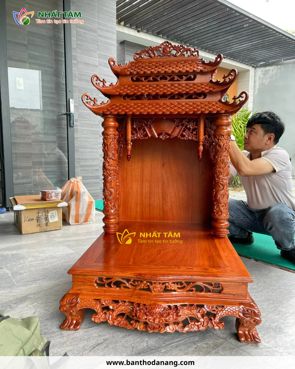 Mua tranh bàn thờ gỗ đẹp ở đâu uy tín?